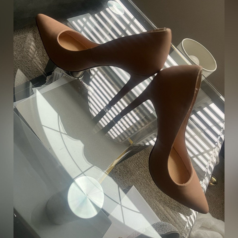 Size 8 Suede Nude dress pump